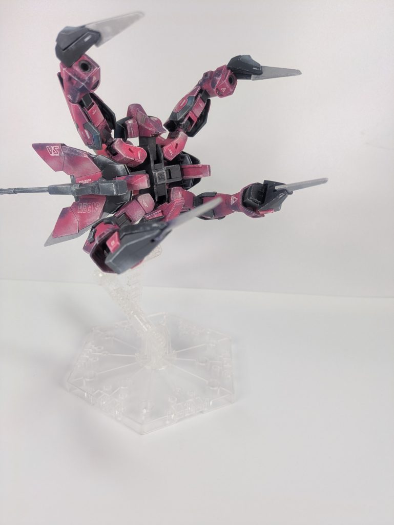 強襲形態ガバっと開いてこの形態も奇抜で凶悪なデザインですね怖い…