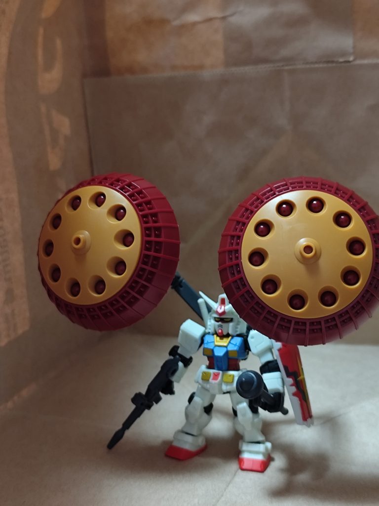 シールドを展開して、突入します。ミサポで蹴散らして、艦砲射撃はシールドで抑えます。