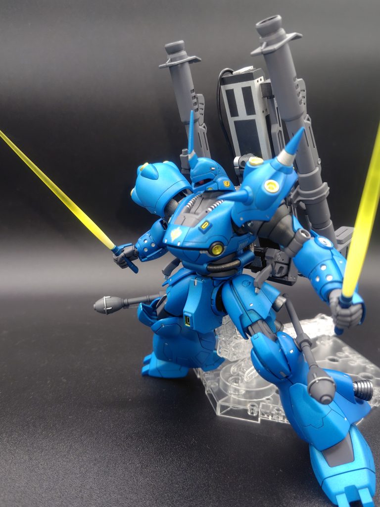 ビームサーベル2本所持ショットガンを腰に2丁シュツルムファウストを脚に2本背面にジャイアントバズを2丁とチェーンマイン