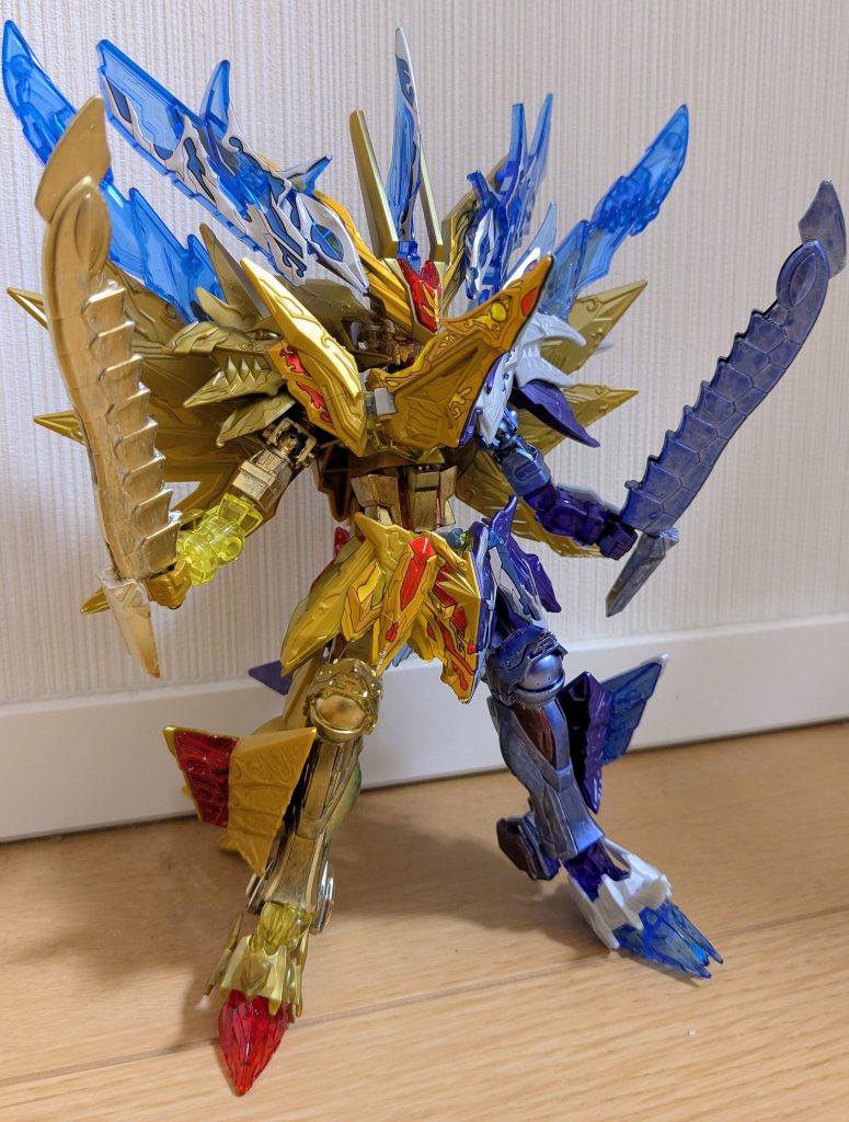 シャイニングソード、ダークネスソードを構えて1枚。やっぱりファイナルフォーミュラーといえばコレですな!子どもの頃に見たかったリアル等身ファイナルフォーミュラーの1枚!!