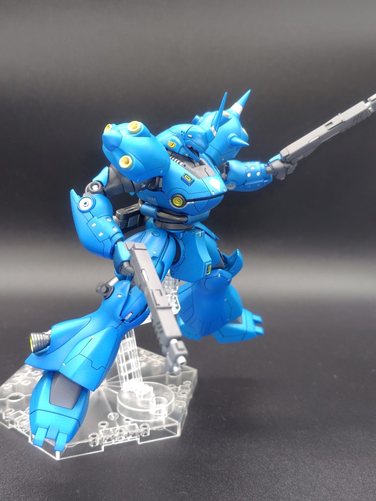 ショットガン2丁持ちモノアイも可動化し、睨みをきかせれるようにしました