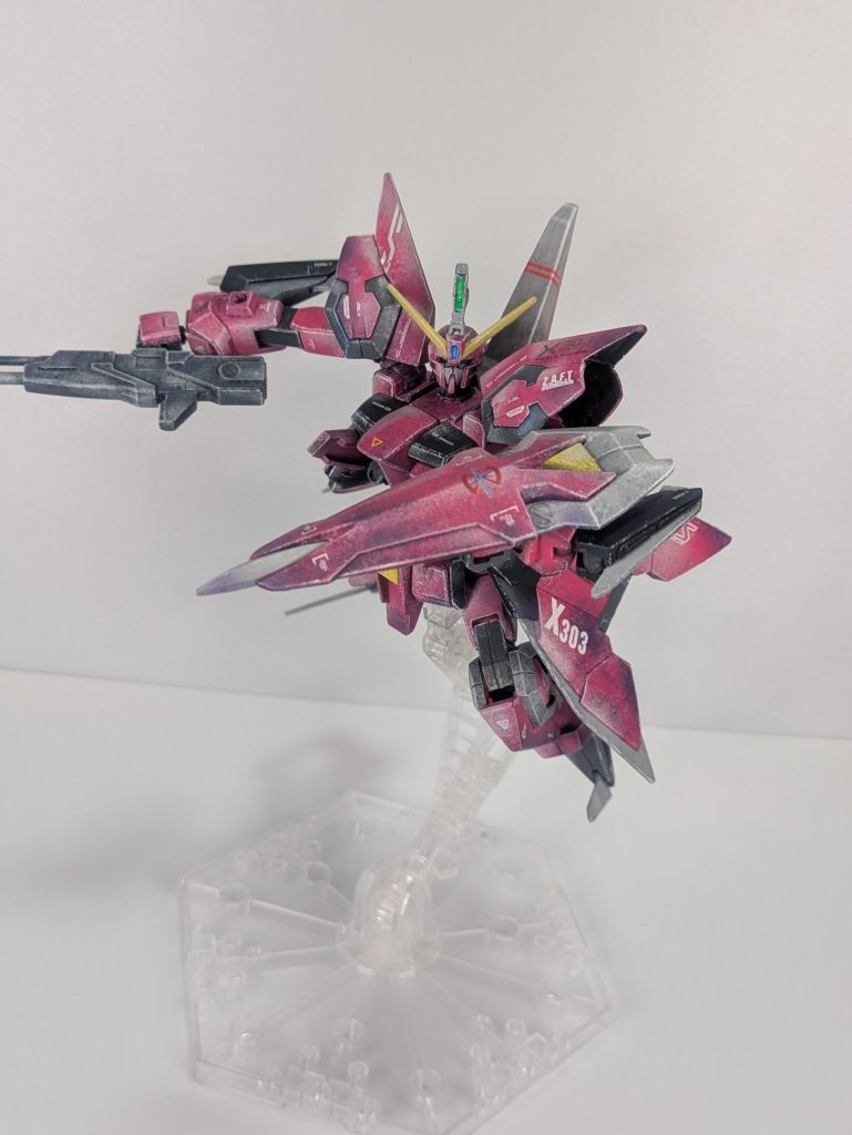 シールドを構えて前進