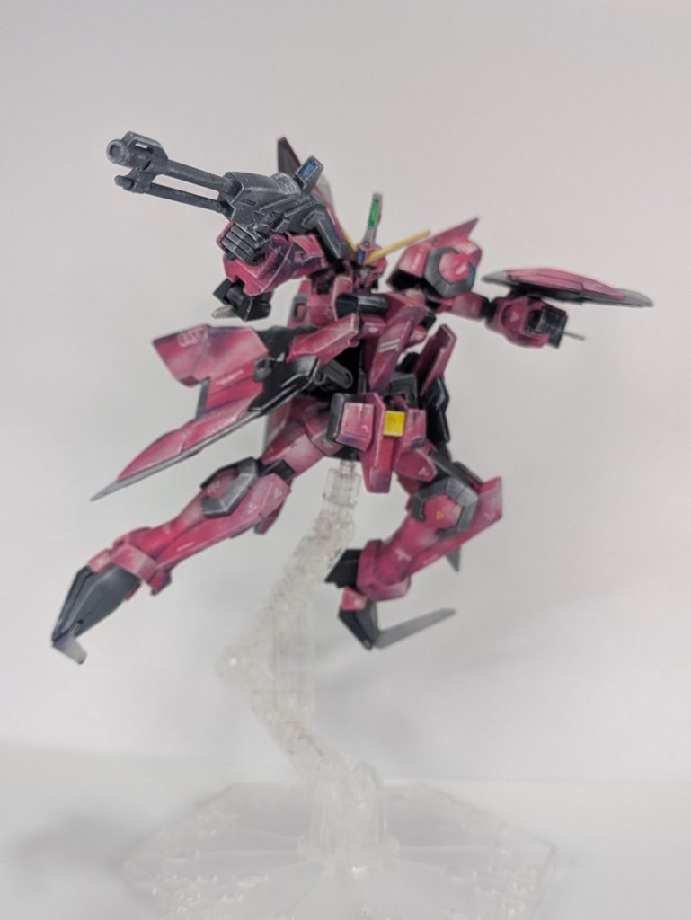 高速移動しながらバンっ❗結構よく動きます腰は回らないし肩の引き出しもありませんけど、手足の可動範囲が広いので、ポージングにはあまり困りません。