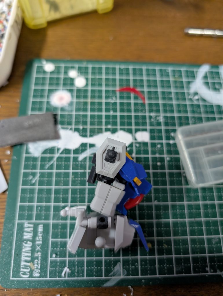 腰は元々軸で回転だけで前後には倒せないところを30MMのジョイントで可動するようにしました。