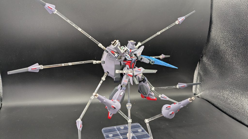 一応本体から射出するようなこともできるんだけど自由度は低めなのでウェポンディスプレイベースは複数買わないと厳しいかな