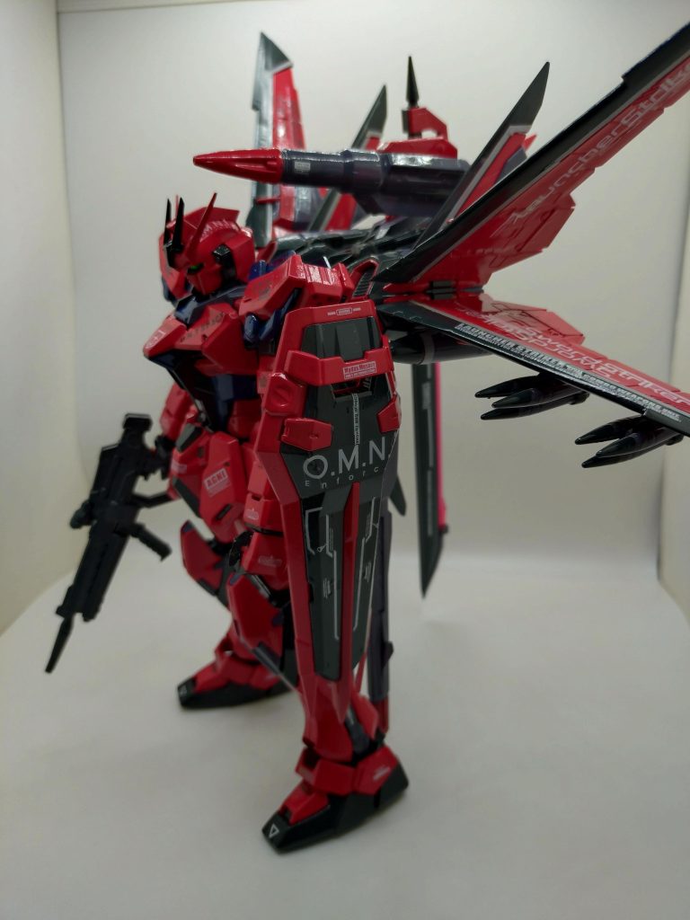 デカールも感覚で、デザイン重視？で選んで貼りました。