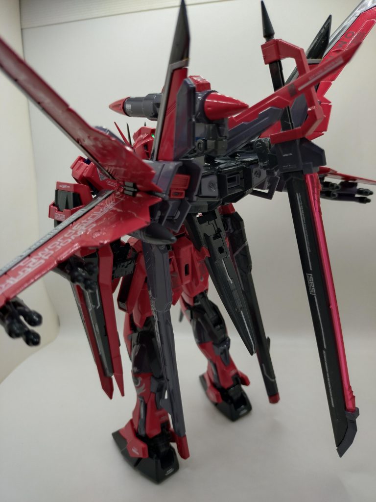 ミサイルもブラックとグレーで塗り分けてみましたが、これまた分かりづらいですね😆こんな感じになりましたが、最後まで見て頂いて、ありがとうございました😆