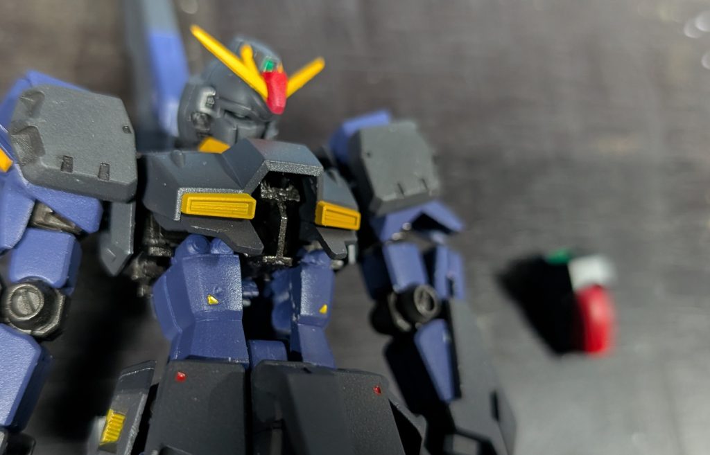 胸のコックピットらへん？はあえて接着してません。