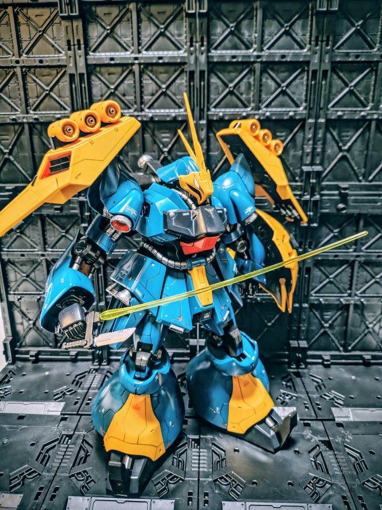 こんな装備使ってたっけ?謎のナイフ付きビームサーベル装備してみました。カッコイイですね!