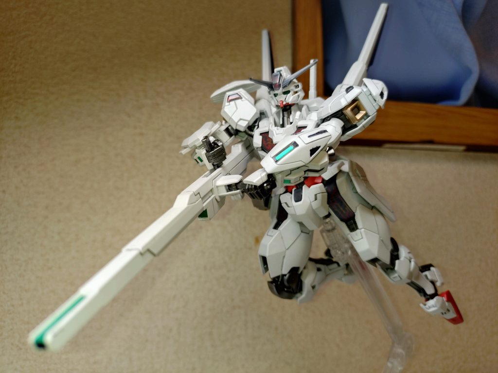 以前作製したCSのキャリバーンがカッコ良かったので、続きの流れでHG。エアリアルと同じく流線型にシェイプされた、しなやかなスタイルですね。