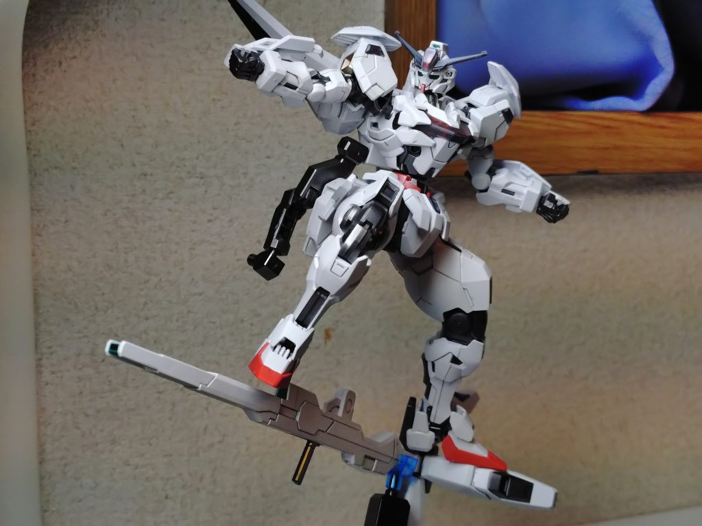 こんな細い箒に乗れちゃうんだから、キットとして造りやバランスが良いんですね。