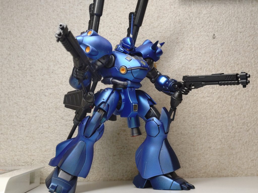 腰のスカートとか無かったり、実弾の兵装だったり、この頃のMSとしては珍しいスタイルだと思います。機体のファンも、主人公機より多い…らしい。