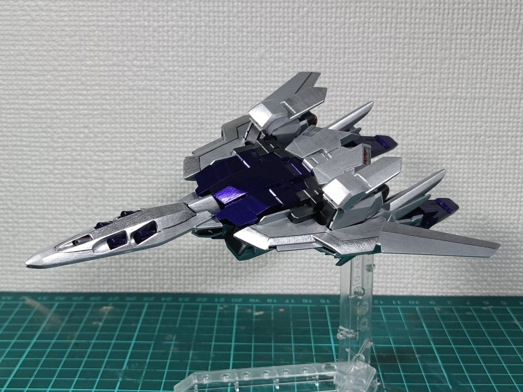 本体色はGXホワイト、GXメタリックバイオレットにクリアパープル、細部にスターブライトシルバーとカッパー、フレーム系はガンメタサフに。