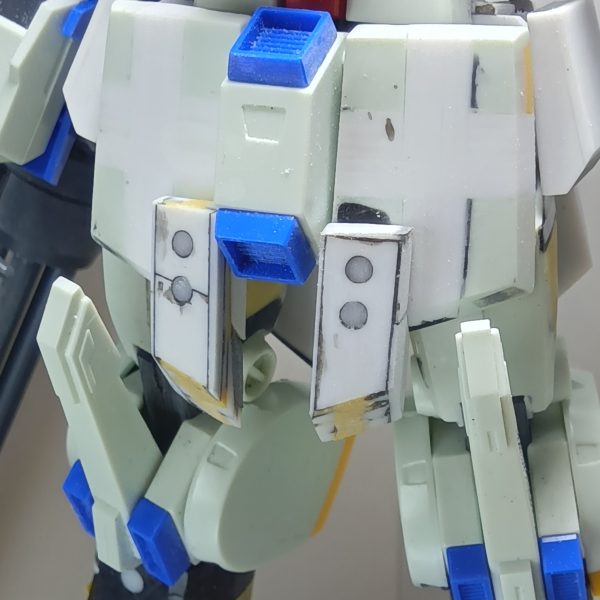 フロントスカートを大型化させる時にダブルゼータのあの特徴的なディテールを削り落としてしまったので作り直しましたしかもスカートの大型化をしたことも考えてディテールも大型化して作りました&nbsp;（5枚目）