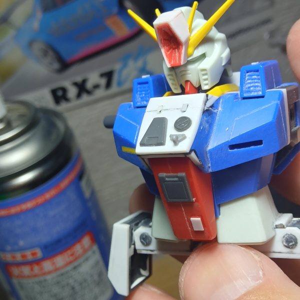 それっぽく見えるようにスジボリしてみたり、プラ板やディテールアップパーツを使用してやりました自分でやっていながらこーゆーのもなんですが小さすぎるんですよねぇ（笑）以前導入したＲＰカッターがあるとプラ板切り出しが早いし、簡単だしで小さいチップ状のプラ板切り出してしまうんですよねだけど………、貼り付けるのが、まー、大変なんですよ（笑）年はとりたくないもんですねぇ、老眼がキツイっス💧（3枚目）