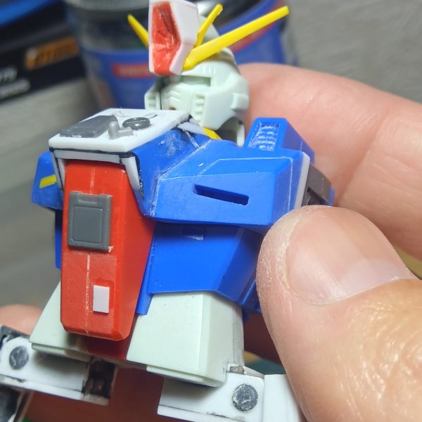 それっぽく見えるようにスジボリしてみたり、プラ板やディテールアップパーツを使用してやりました自分でやっていながらこーゆーのもなんですが小さすぎるんですよねぇ（笑）以前導入したＲＰカッターがあるとプラ板切り出しが早いし、簡単だしで小さいチップ状のプラ板切り出してしまうんですよねだけど………、貼り付けるのが、まー、大変なんですよ（笑）年はとりたくないもんですねぇ、老眼がキツイっス💧（2枚目）