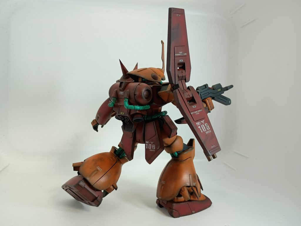 シールドも銃撃を受けた感じで汚してみました。