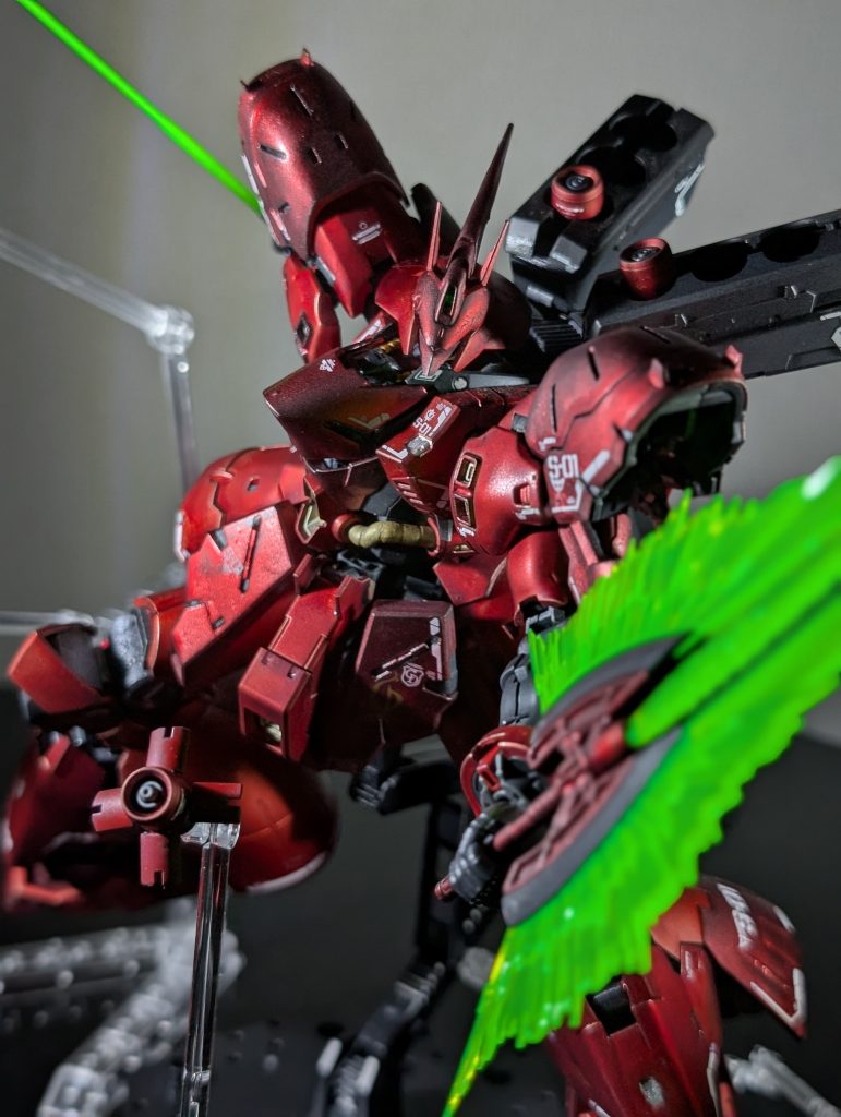 2本ともサーベルだと見栄えがあまり好きじゃなかったんですが、正面を左手をトマホークに変更すると良い感じでした!