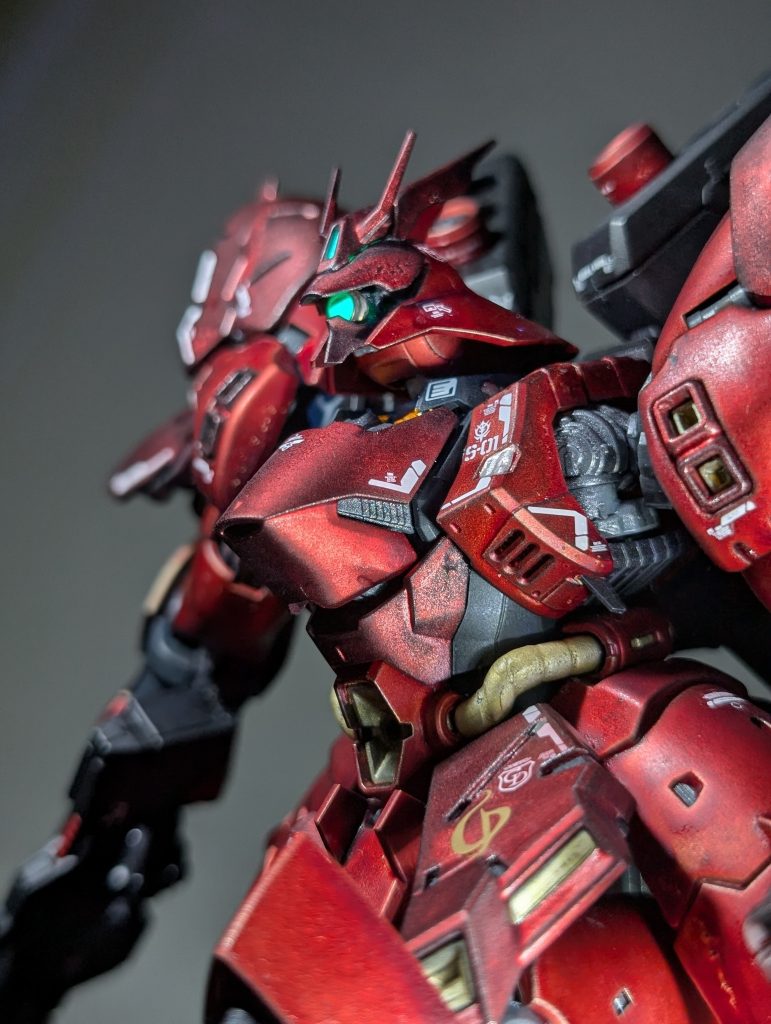 ちなみにモノアイだけは少し改造しました!理由は離れて見るとよく緑の部分が見えなかったので大きく改造したのですがあまり目立たないという悲しき事態に…ここまで見てくださってありがとうございます!次回はアクシズのシーンを再現しようと思うので、よろしくお願いします!