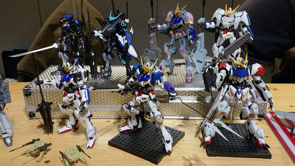 1月に行われた展示会では、ほぼパチ組みの作品だらけでそれぞれの形態を展示してましたが、これからは随時塗装を進めて行きたいと思っています!