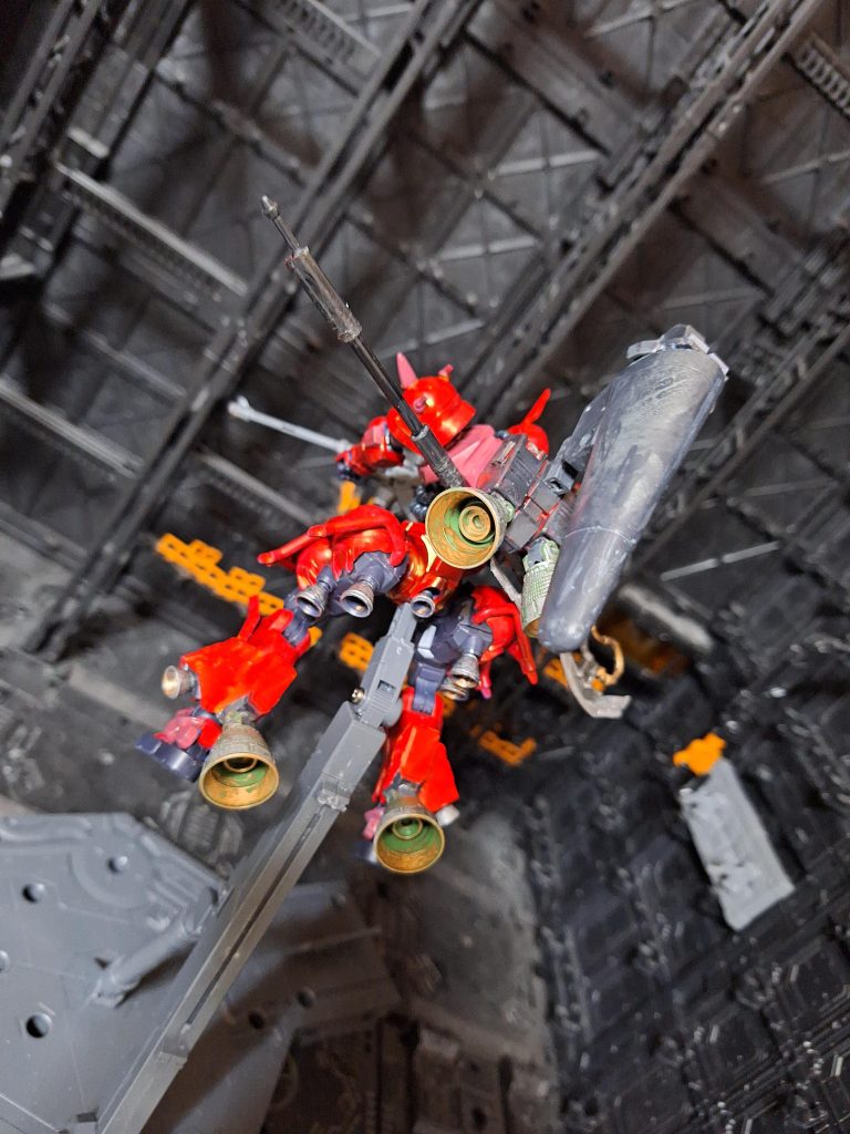 そこで、子供の頃、MSVで大好きなモビルスーツのひとつだった、MS-06RザクⅡを作ろうと思いました。当時大好きだった読み方は、ゼロロクアールです。