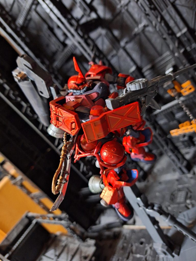 対艦斧は、HGジークアクスの斧とくっつけて作りました。