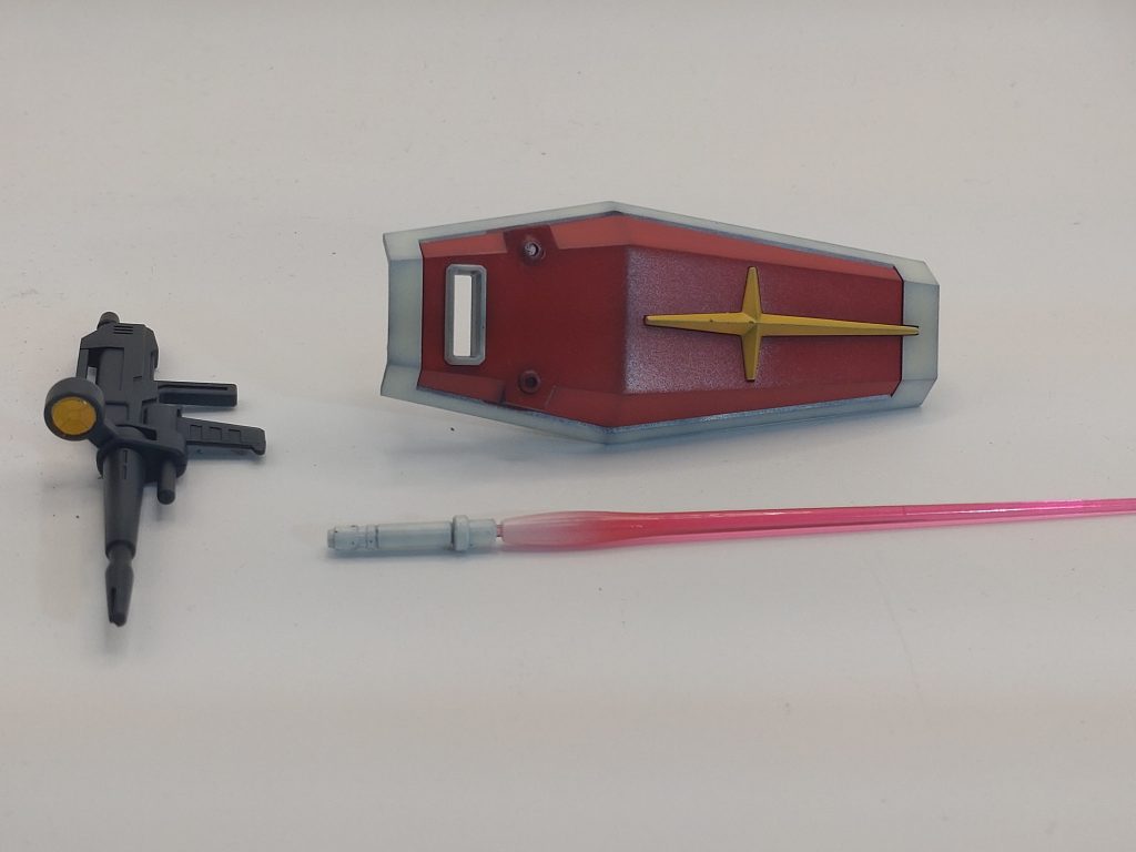 エントリーグレードですので武装はビームライフルとシールドのみですが、サーベルも別キットから拝借しました。