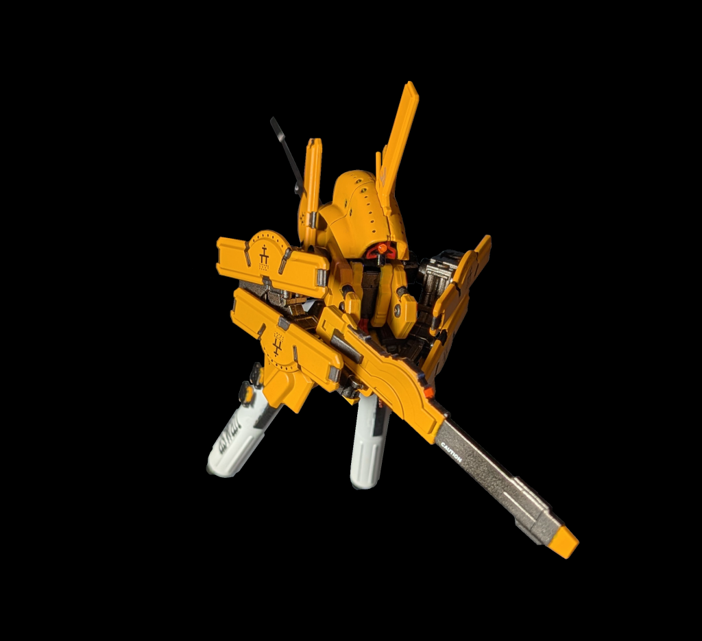 モノアイやライフルのセンサー等、発光ポイントは蛍光塗料でまた、モノアイはレジンで自作しています。直径1mmの半球を作る地獄の作業でした…