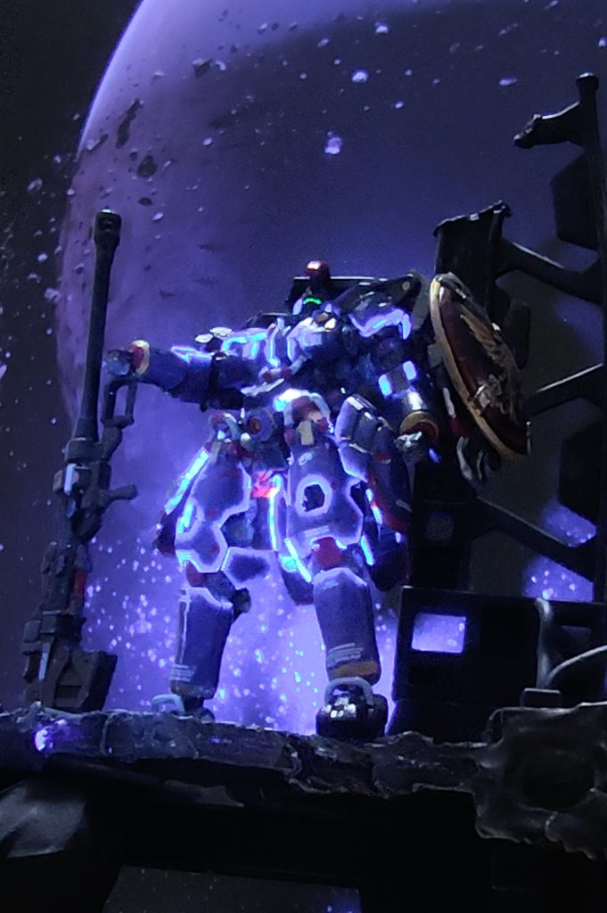 合わせ目消しをしていた左足のスネの部分が完成間近で割れた。そして泣いた(gndam-kao