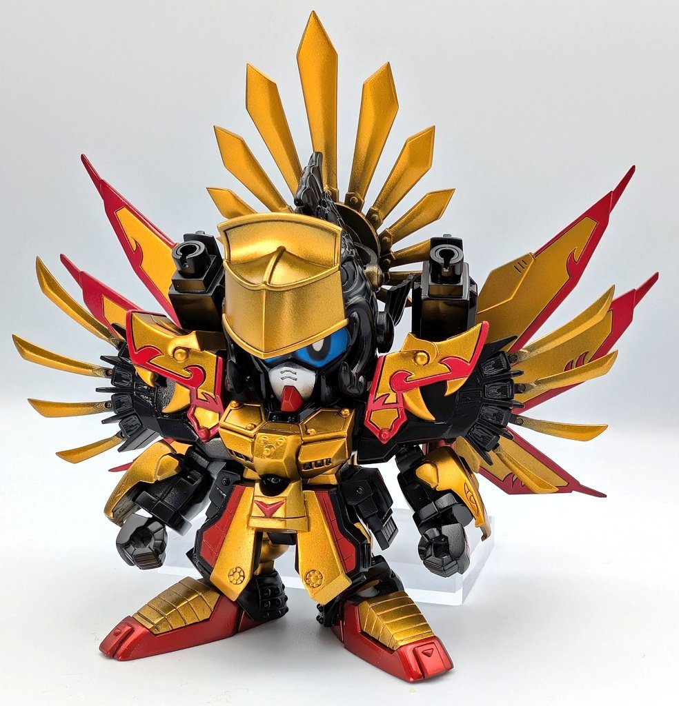 豊臣秀吉頑駄無のベースキットは千成頑駄無千成頑駄無はF91と豊臣秀吉とザクレロをモチーフにしたユニークな武者頑駄無なので秀吉頑駄無のモチーフは彼以外に考えられませんねデザインも秀吉の兜の特徴を落とし込んでいて格好良いです。