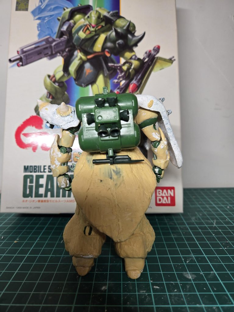 エポパテをメインに改造しましたスカートの部分はプラバンで土台をつくりその上からエポパテをのせました