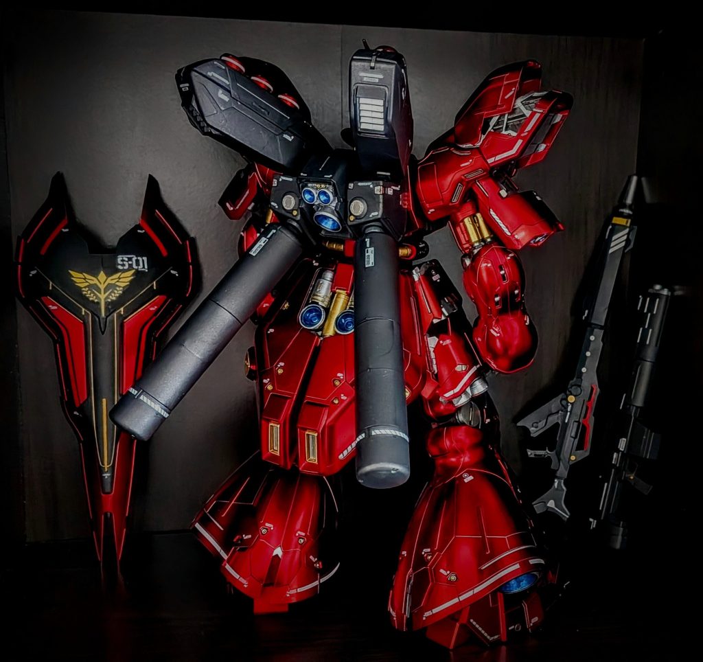 バックショットです。スラスターはシルバーとブルーにしてみましたが、赤との対比が出来て個人的には満足してます。