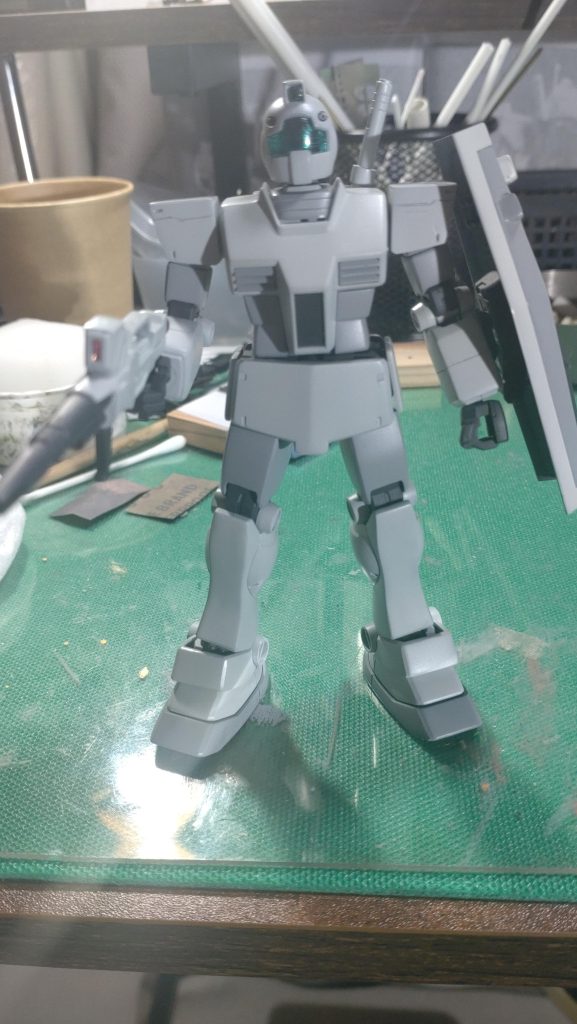 無印な感じでの作成が完了。陸戦型ガンダムからビームライフルを奪い取りました。スコープ部分にはレジンのパーツを作成。