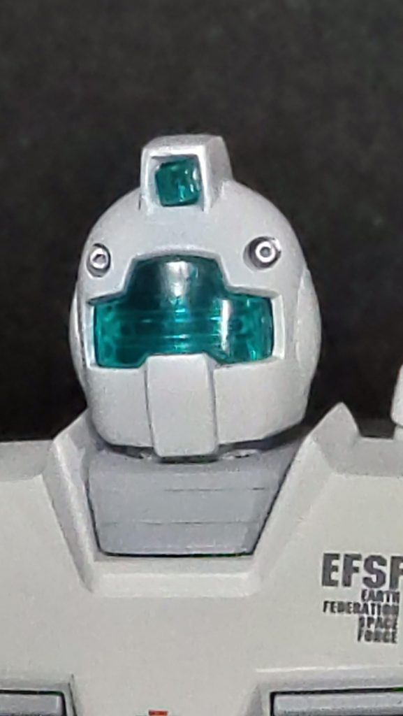 バイザーその他クリアーパーツは後ハメ加工以外無改造です。バルカン部分のみシルバーで塗装しています。