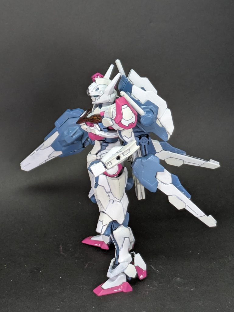 実は盾の接着パーツを無くしてしまったので、ビット合体形態で飾っております。盾だとムラが目立つのでこれもアリかなと思いました