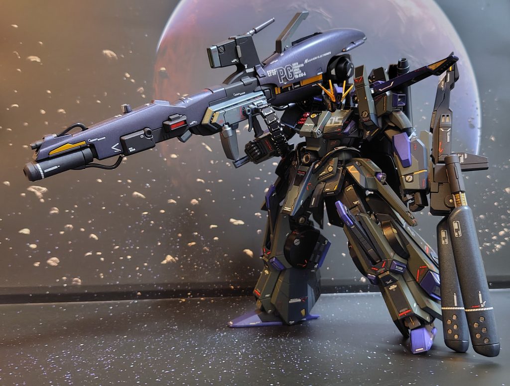 このゴツい感じがとにかく大好きです。オリジナルのホワイトも好きなんですが、「そんな目立つ色してるから、やられちまうんだよっ!!」ってことでゲームの【バトルオペレーション2】で色々カラーリングを変えて遊んでたらいい感じになったのでそのイメージで仕上げました。