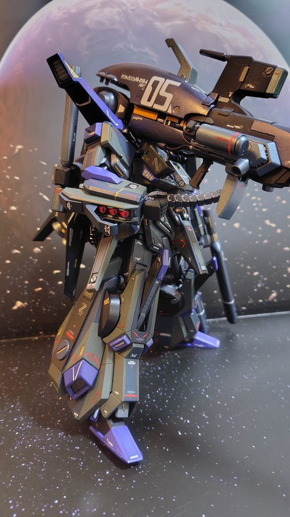 一番難しかったのは、どデカいデカールでした(笑)今でもよく失敗せず貼れたなと思います(gundam