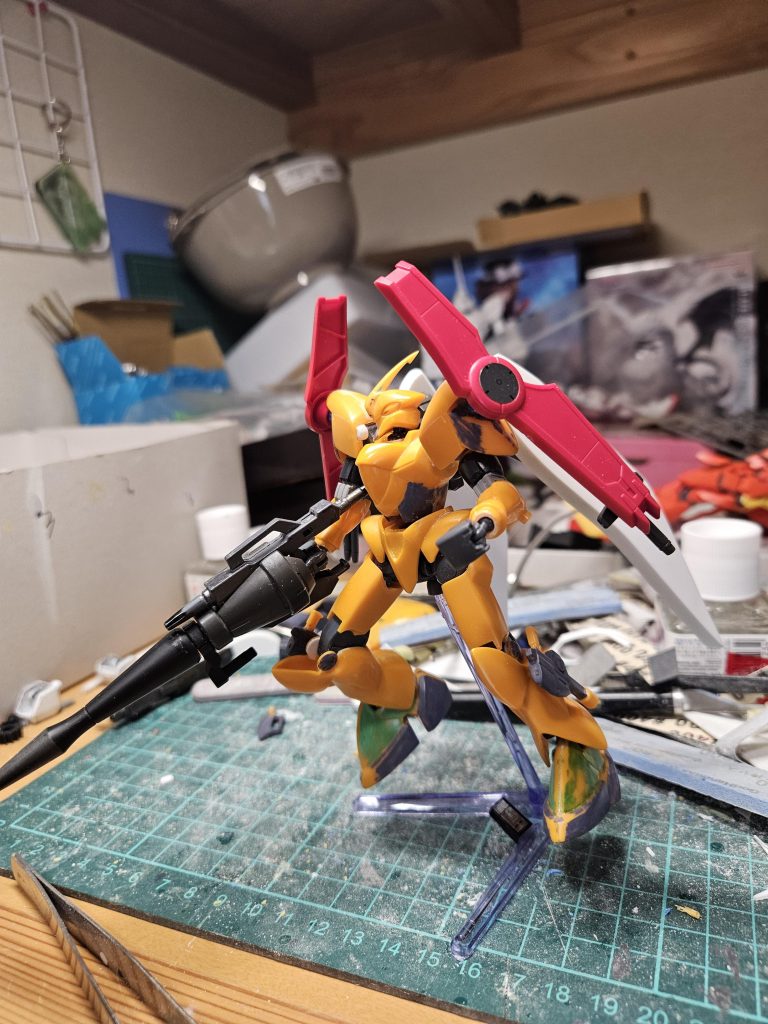 塗装前です、武装のショットランサーモドキは鉄血のオプションパーツセットから、肩のシールドはグリムゲルデから持ってきました。