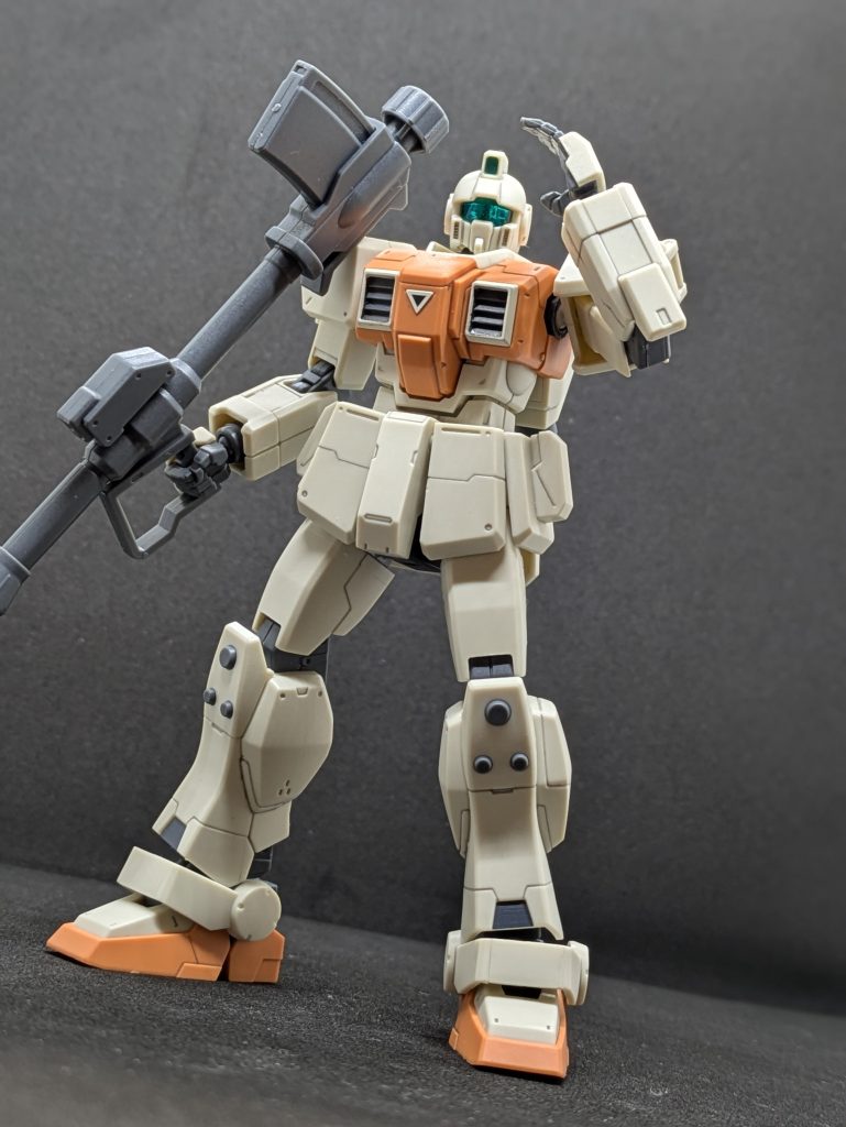 ちょっと愚痴ぽいですが、胸部のダクトパーツがグレーで周りをシール貼るんです・・・逆が良くないですか?中のグレーをシール処理にしてくれると私みたいなパチ組する人は助かるような?🤔ダクトのグレーならマーカーでも塗れますしね〜まあ結果ガルグレーとホワイトで調色して塗りましたけどねwww