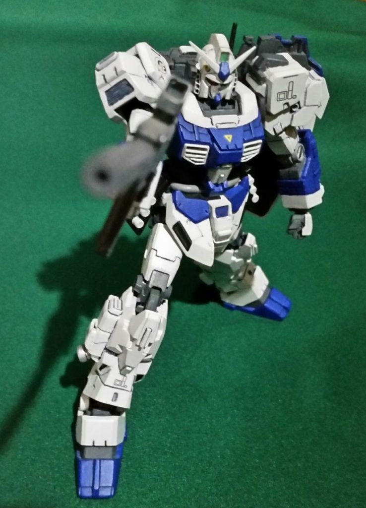頭部をFGガンダムにすげ替えジャンクパーツであちこち貼り付け