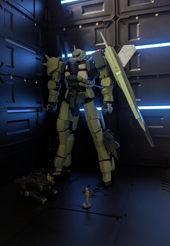 最近この展示ベースを買ったので格納庫の風景っぽく展示