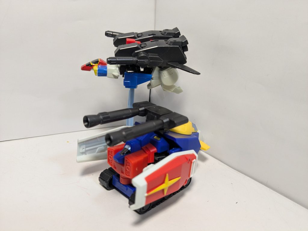 Gブルは上半身、コア・ベースは下半身のため組み合わせることが可能です。