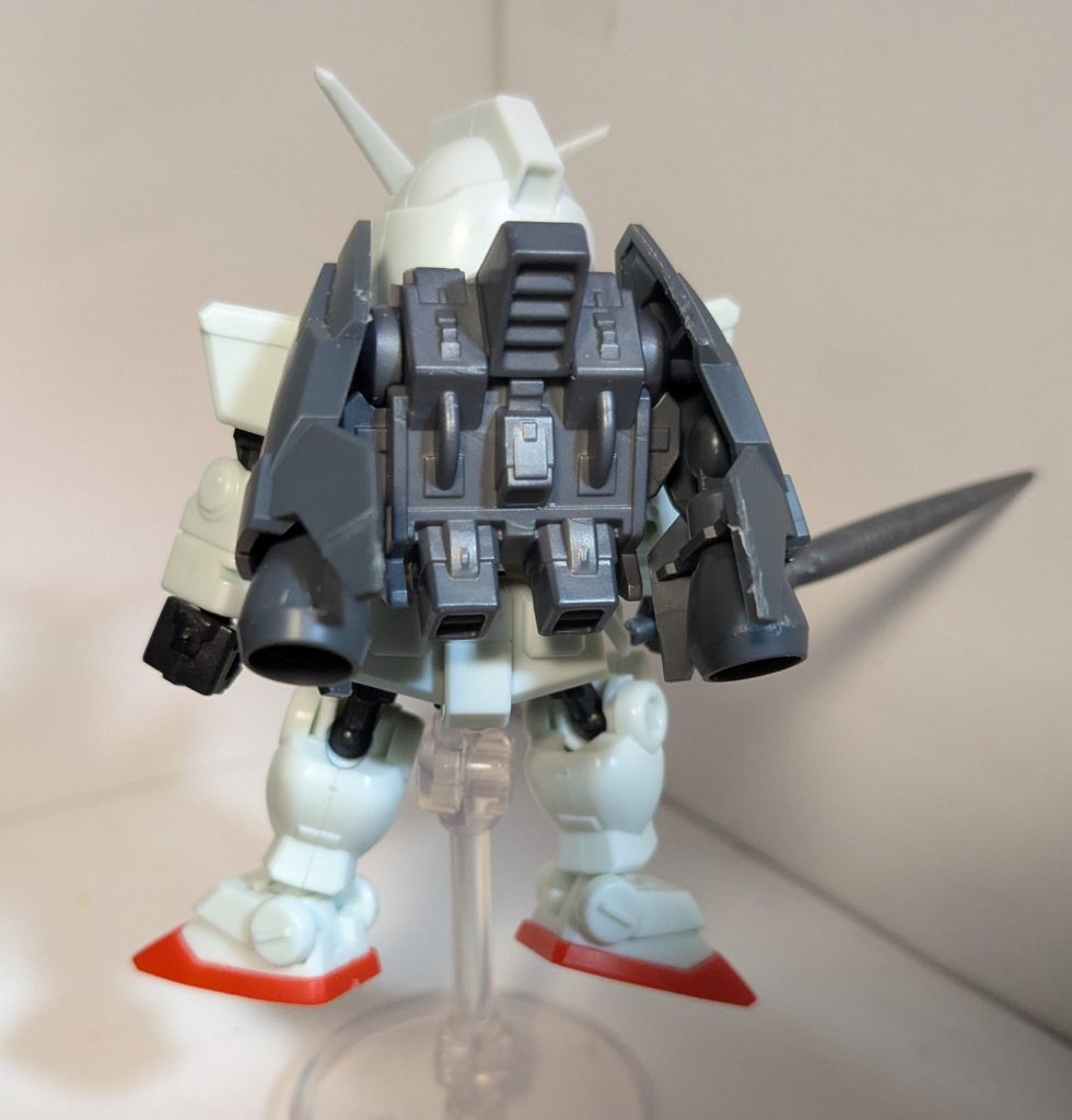 武器パーツとバックパックと一式必要なパーツが揃ってるのが魅力的で、どの機体にも取り付けられるのもポイントですね。