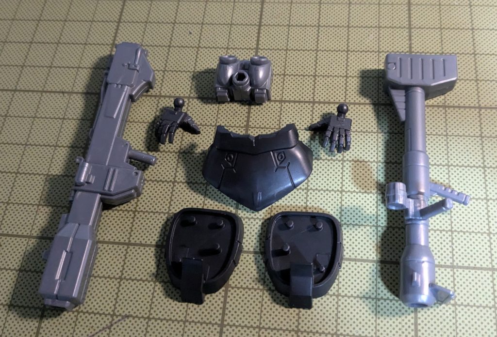 こちらになります。武器が2個、平手、バックパックは1穴付きとなります