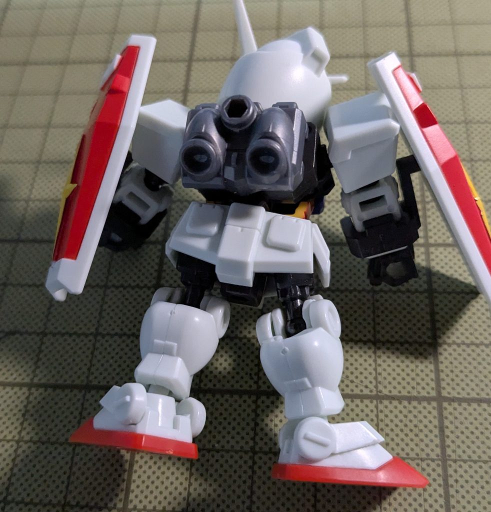 バックパックは穴が付いていいます。武器そのまま取り付けることも出来ます