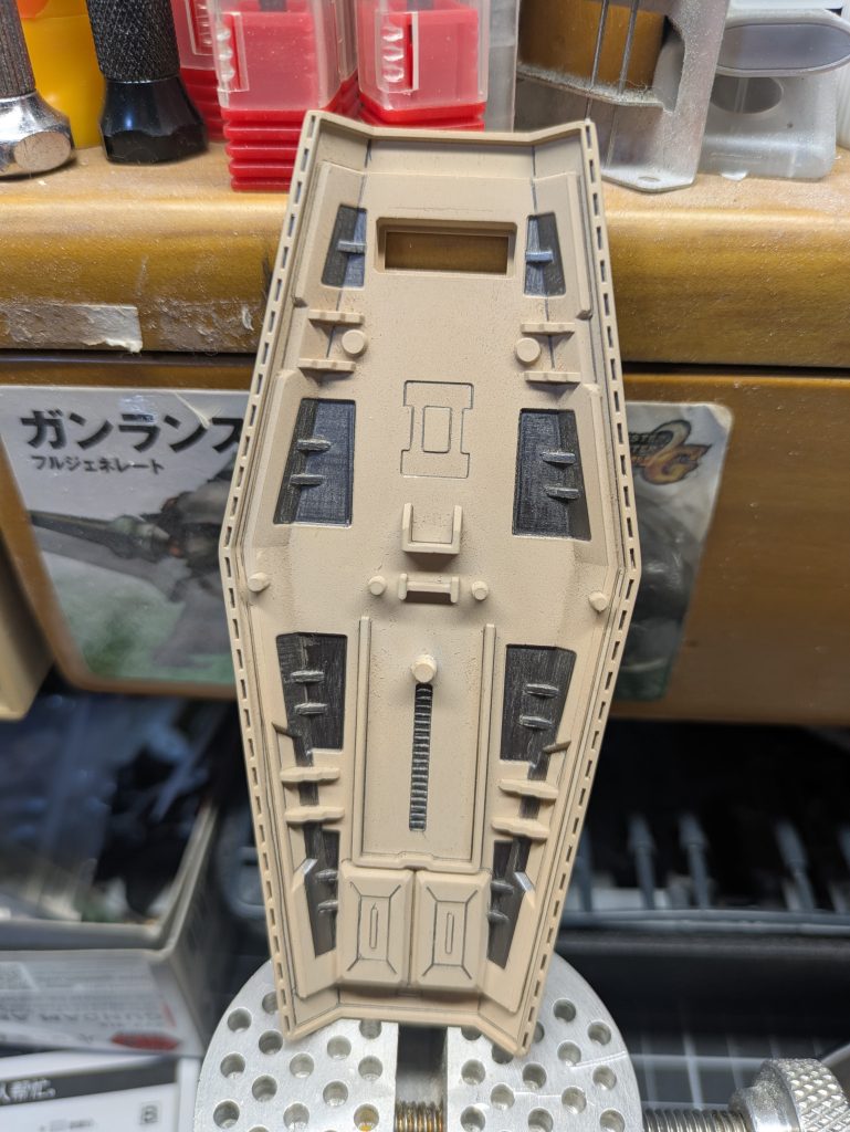 こちらはシールド裏✨️内部地金のような表現にしたくて一部を塗り分けてみました😏👍️