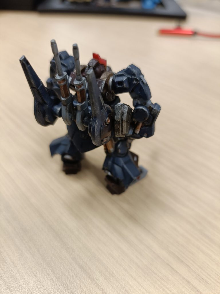 背面ピストルの灰色の中の差し色（カッパー）が個人的に好きなコントラスト