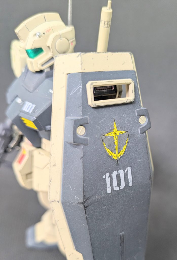 シールドのデカールは貼ったあとにデザインナイフでダメージ表現をつけました👍️