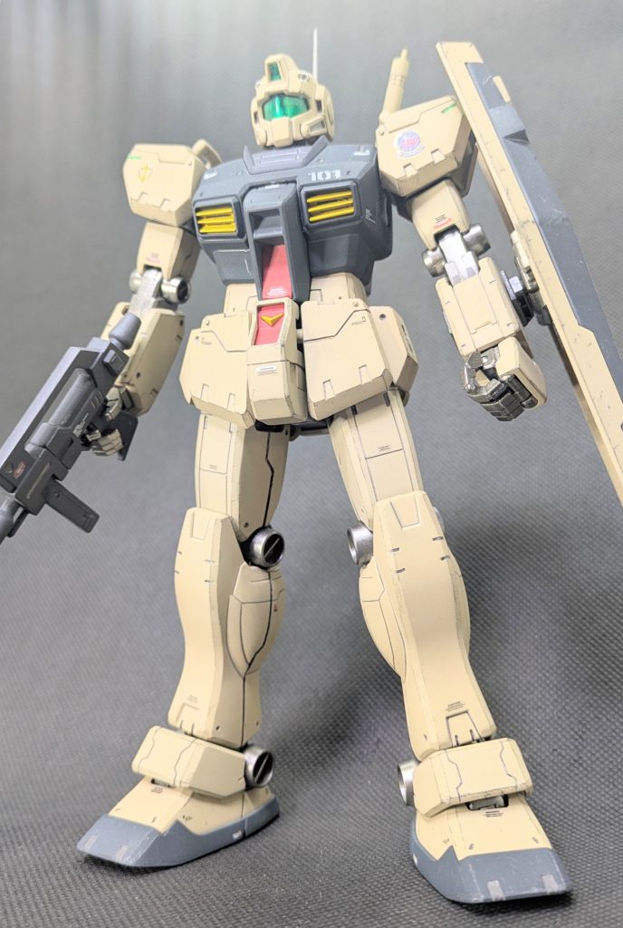 若干煽りショット✨️こうして撮ると足が長く見えてカッコ良きですな😏👍️脚部サイドのラインは段落ちモールドで掘り直しました。