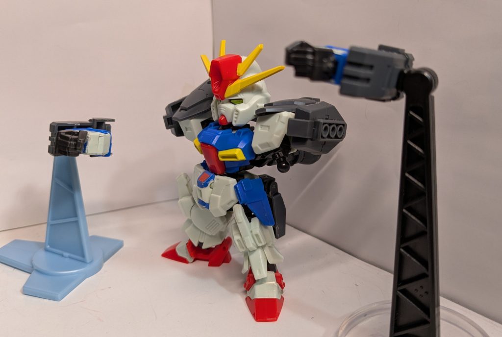 武装は手にバーニアを付けた状態で敵にぶつけます。